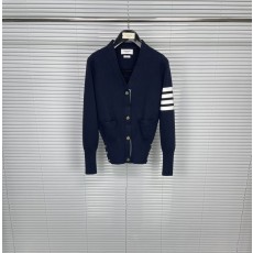 톰브라운 클래식 4 바 스트라이프 면 카디건 001-174730