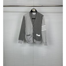 톰브라운 세로 스트라이프 5 버튼 V 니트 카디건 001-174859