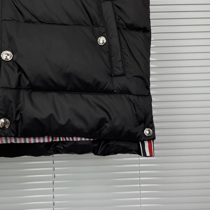 톰브라운 암포바 블랙 다운 베스트 001-174860
