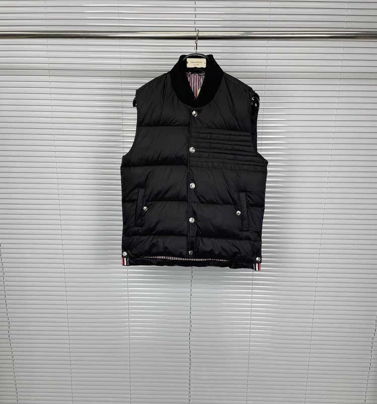 톰브라운 암포바 블랙 다운 베스트 001-174860