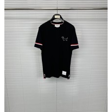 톰브라운 강아지 자수 반팔 티셔츠 001-175129