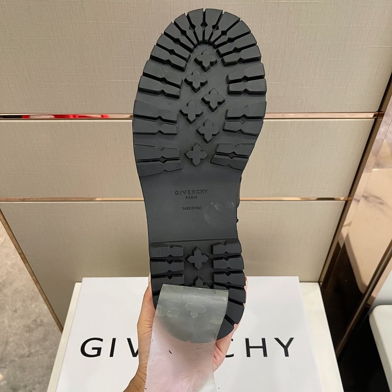 Givenchy GVC 라운드 토 레이스업 부츠 001-175892