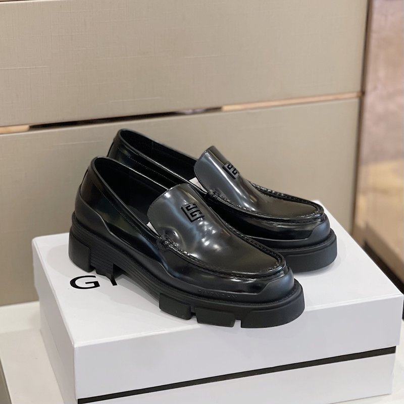 Givenchy 테라 남성 브러쉬드 레더 로퍼 001-175959