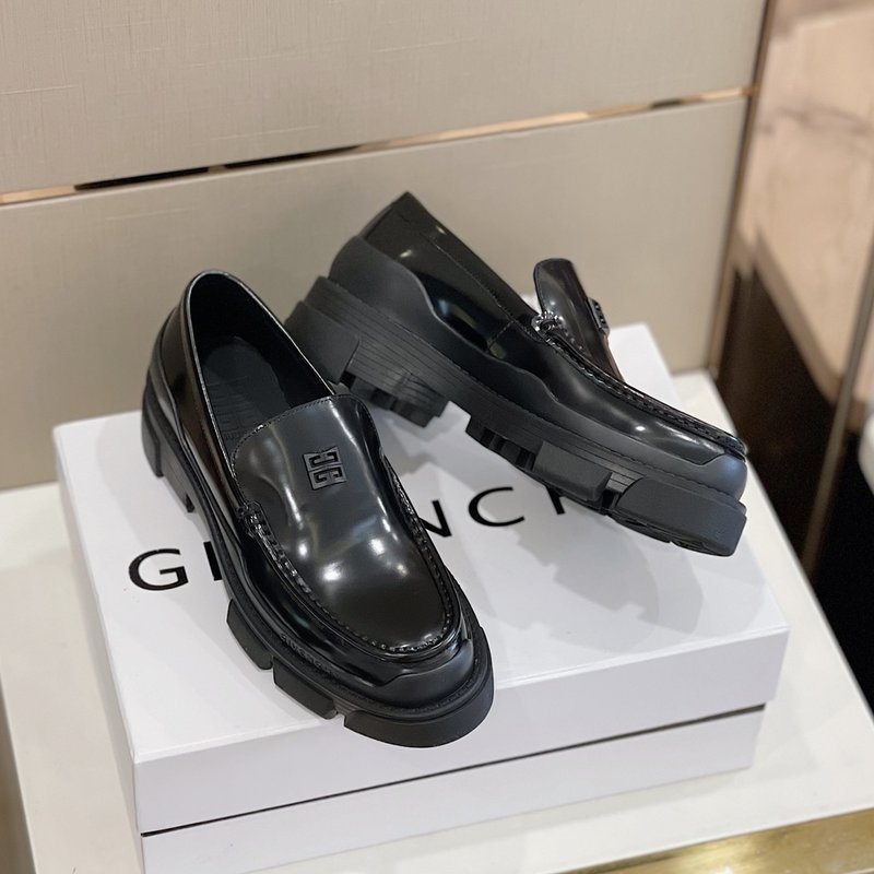Givenchy 테라 남성 브러쉬드 레더 로퍼 001-175959