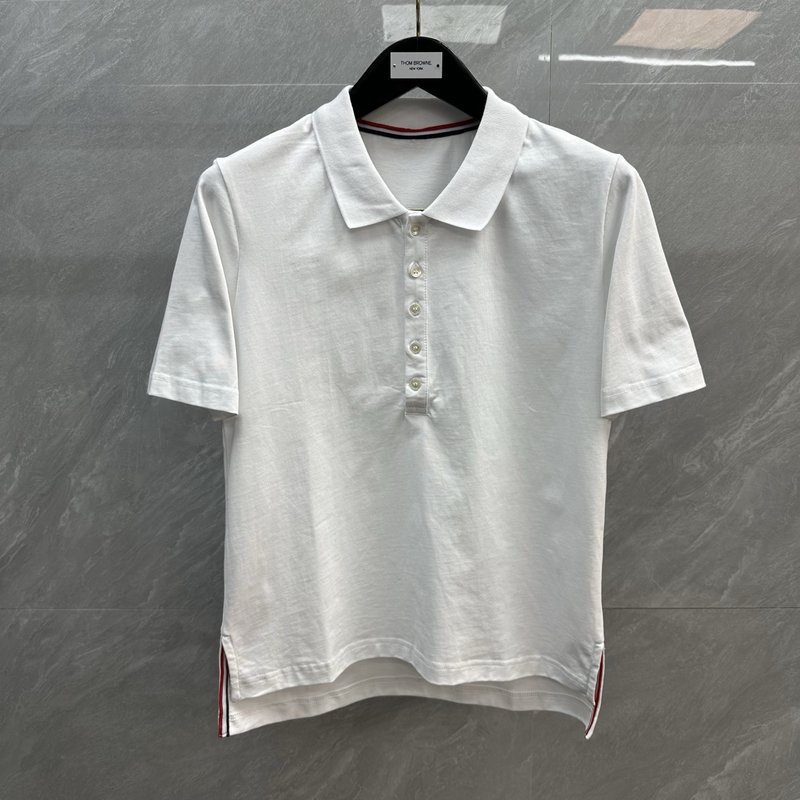 톰브라운 백면 스트라이프 포인트 칼라 반팔 티셔츠 001-176229
