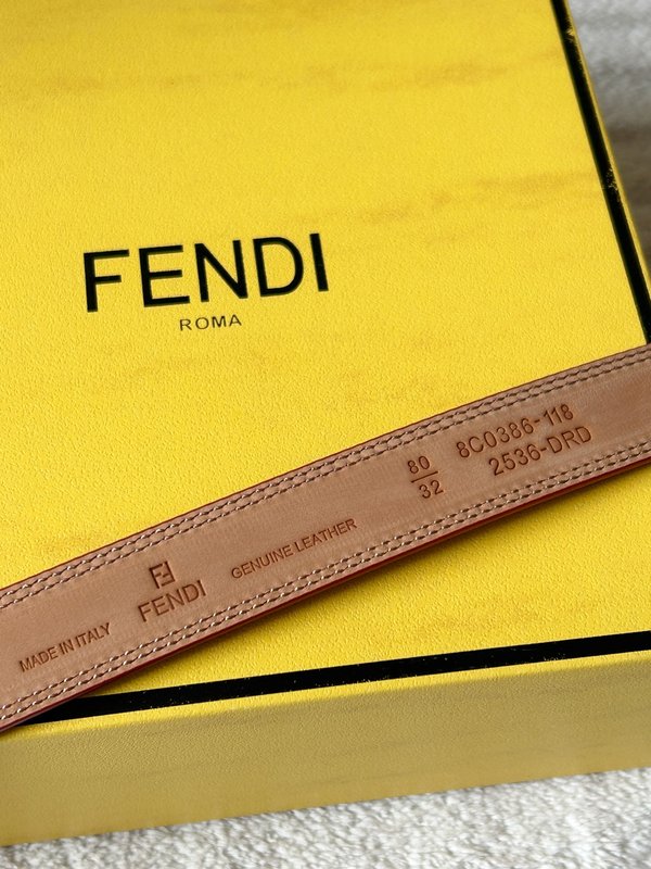 펜디 Fendi 여성용 레드 벨트 더블 F 버클 001-176628