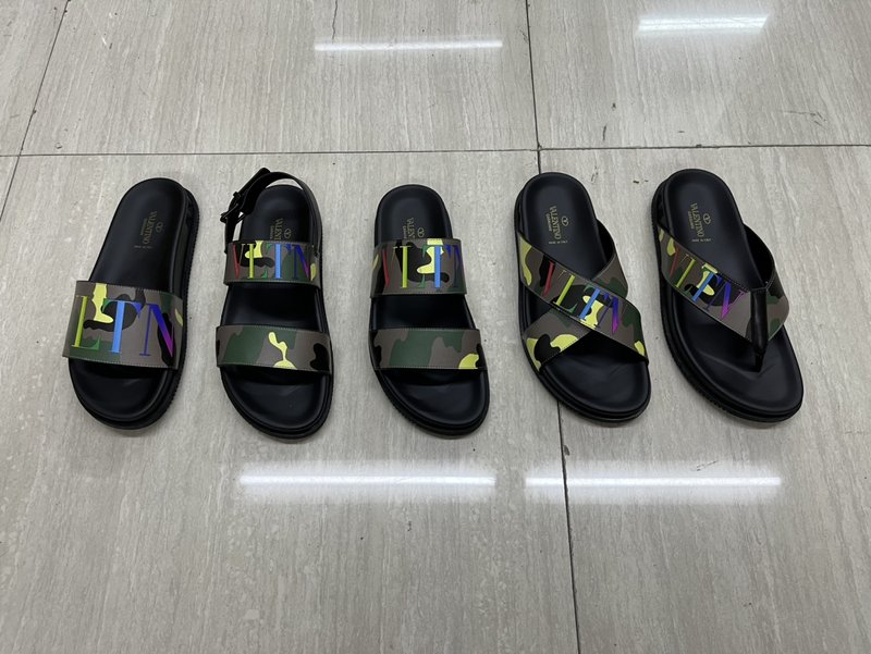 발렌티노 신규 블랙 샌들 001-177763