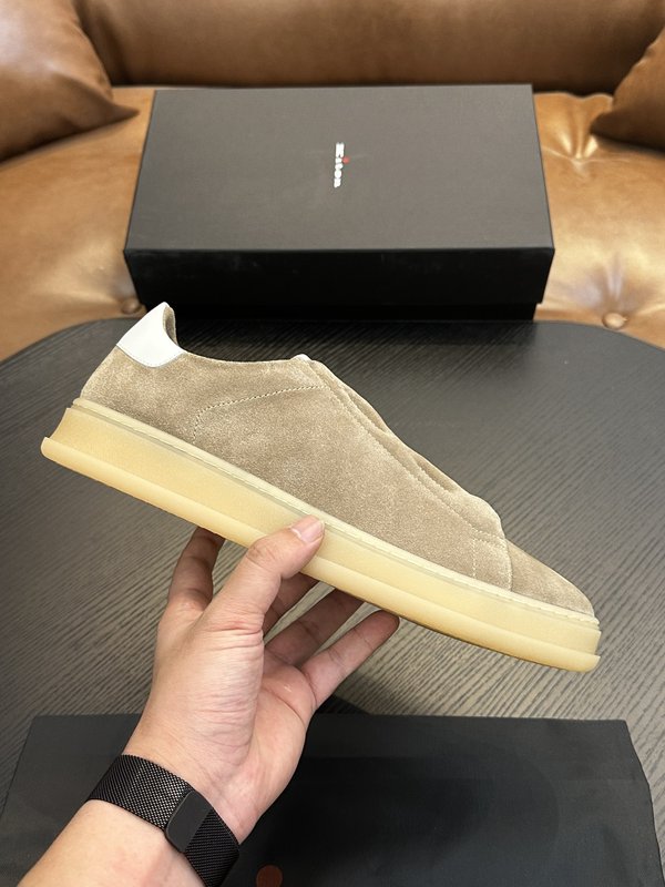 Kiton 남성 스웨이드 스니커즈 001-177864