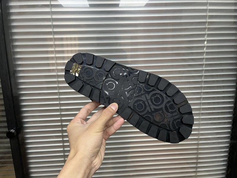 페라가모 2023 신상 블랙 캐주얼 가죽 슈즈 001-178008