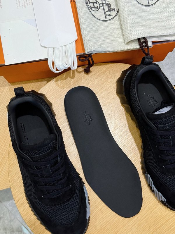 에르메스 남성 블랙 가죽 스니커즈 001-178866