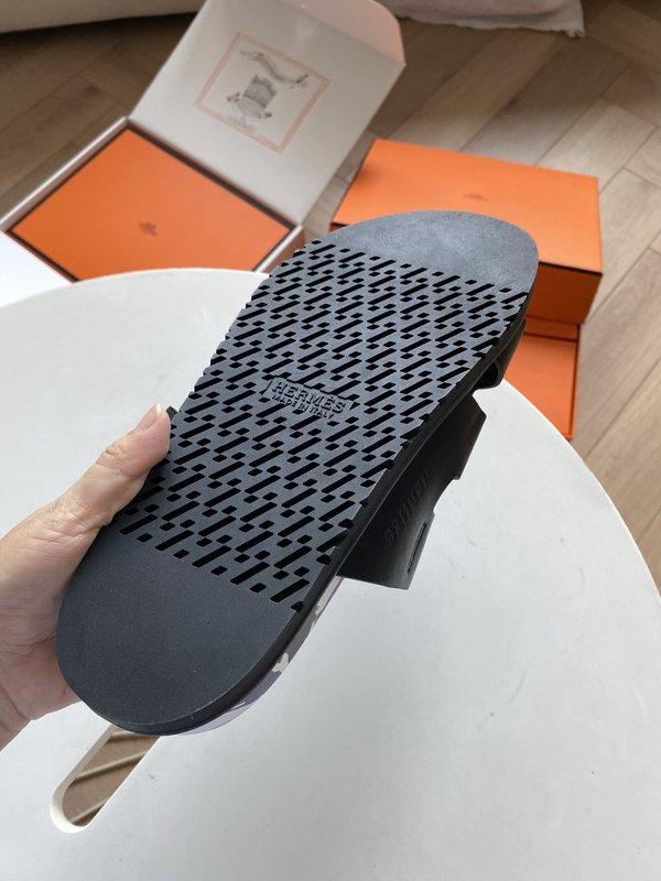 에르메스 엡솜 가죽 기능성 샌들 001-179011