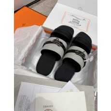 에르메스 26 년 신상 가죽 슬리퍼 001-179130