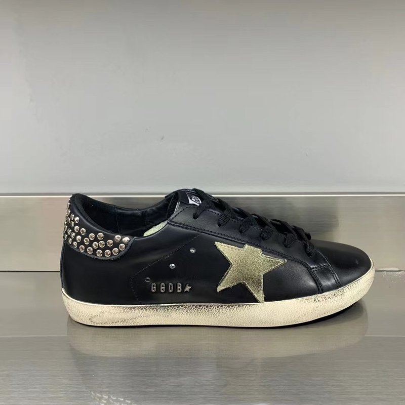 Golden Goose 클래식 스타 스니커즈 001-179365