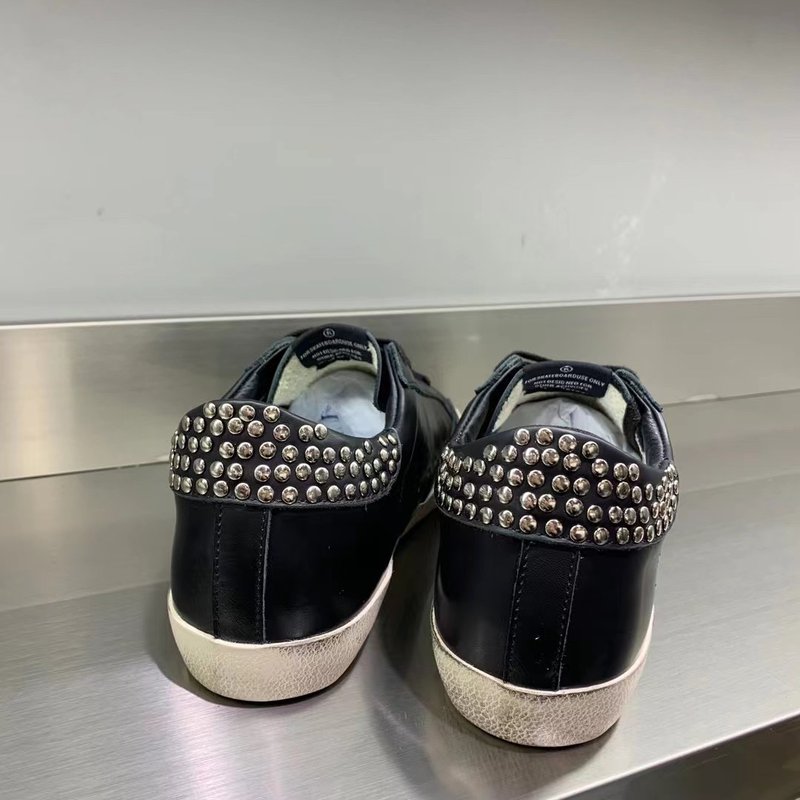 Golden Goose 클래식 스타 스니커즈 001-179365