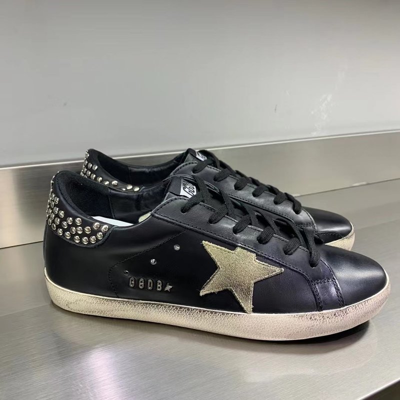 Golden Goose 클래식 스타 스니커즈 001-179365