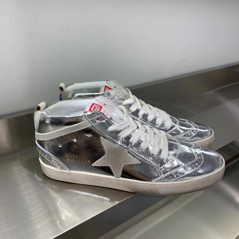 Golden Goose 미드 스타 운동화 001-179508