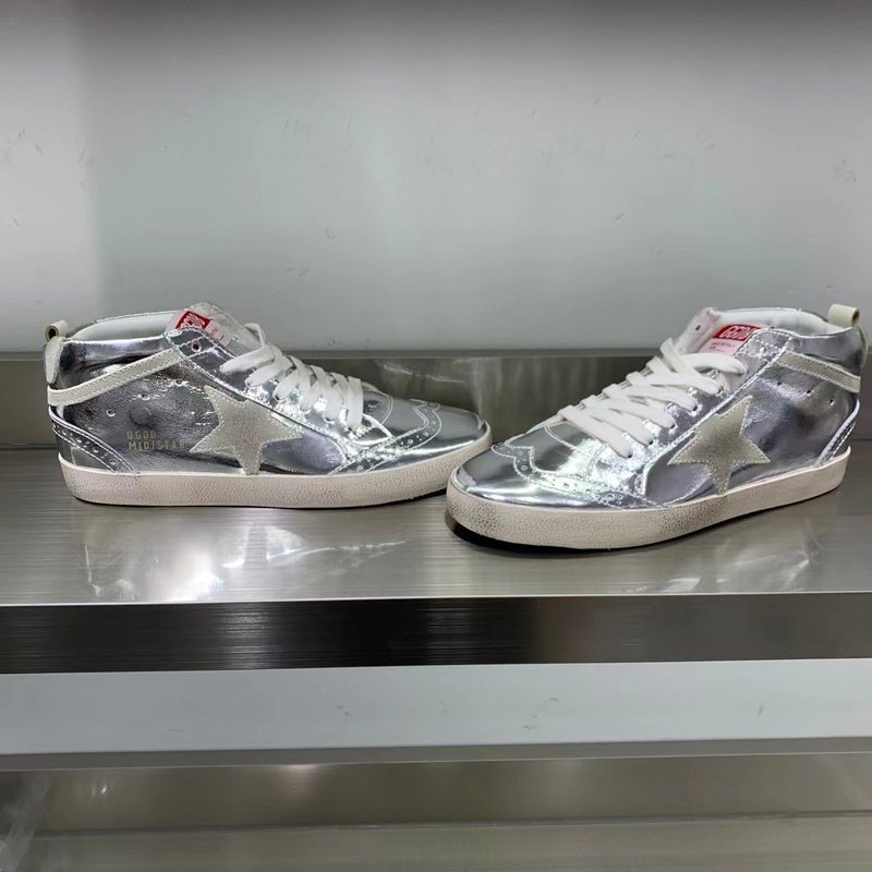 Golden Goose 미드 스타 운동화 001-179508
