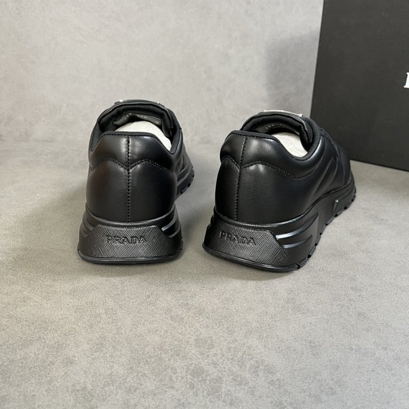 PRADA 남성 방수 원료 소가죽 운동화 001-179536