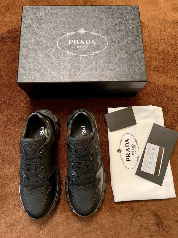 프라다 PRADA 레더 패더 스니커즈 001-179551