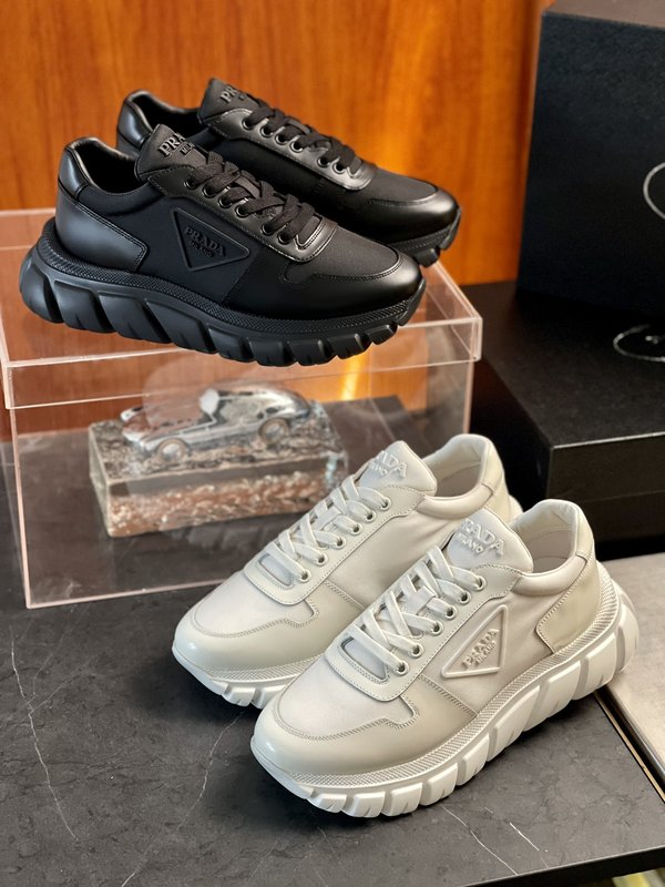 프라다 PRADA 레더 패더 스니커즈 001-179551