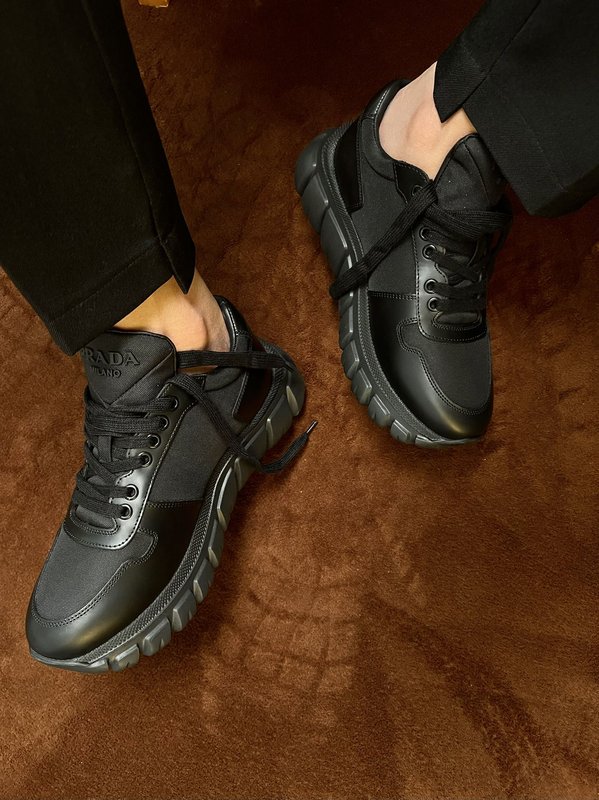 프라다 PRADA 레더 패더 스니커즈 001-179551