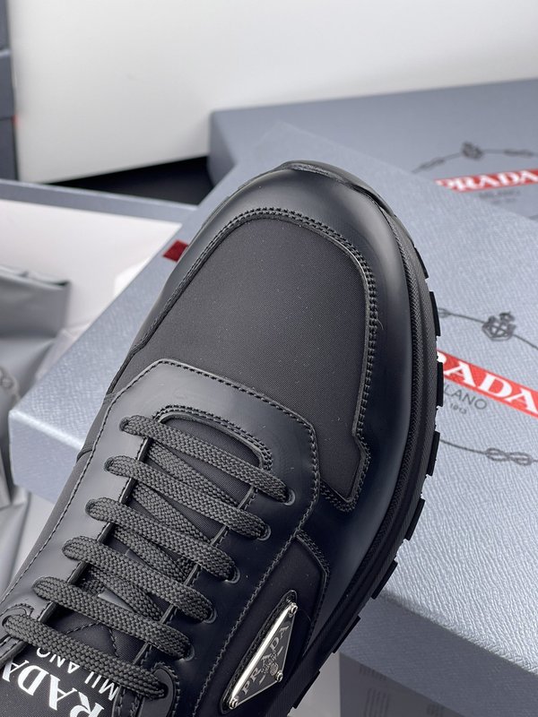 프라다 PRAX 01 재생 나일론 운동화 001-179571