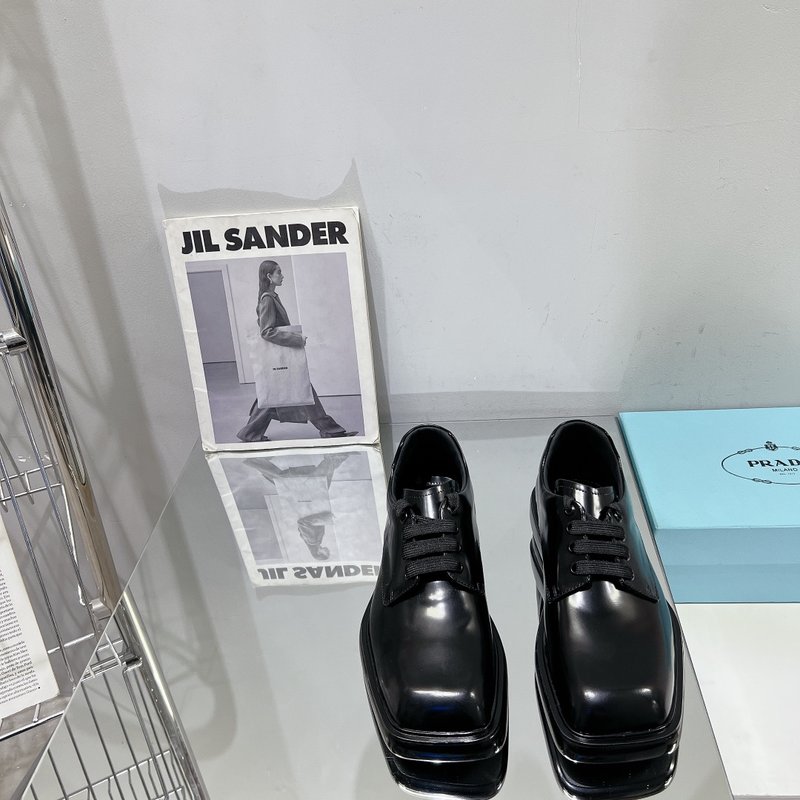 PRADA 봄 커플용 두꺼운 바닥 캐주얼 가죽 신발 001-179643