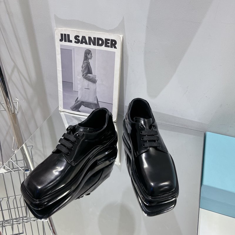 PRADA 봄 커플용 두꺼운 바닥 캐주얼 가죽 신발 001-179643