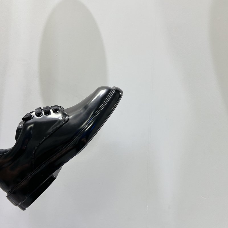 PRADA 봄 커플용 두꺼운 바닥 캐주얼 가죽 신발 001-179643