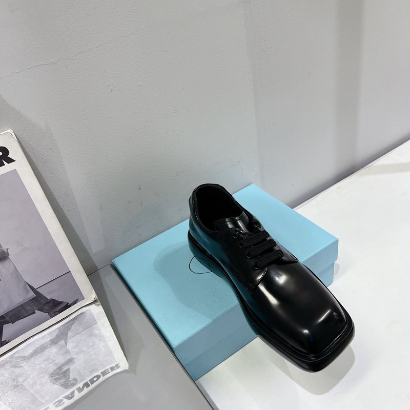 PRADA 봄 커플용 두꺼운 바닥 캐주얼 가죽 신발 001-179643