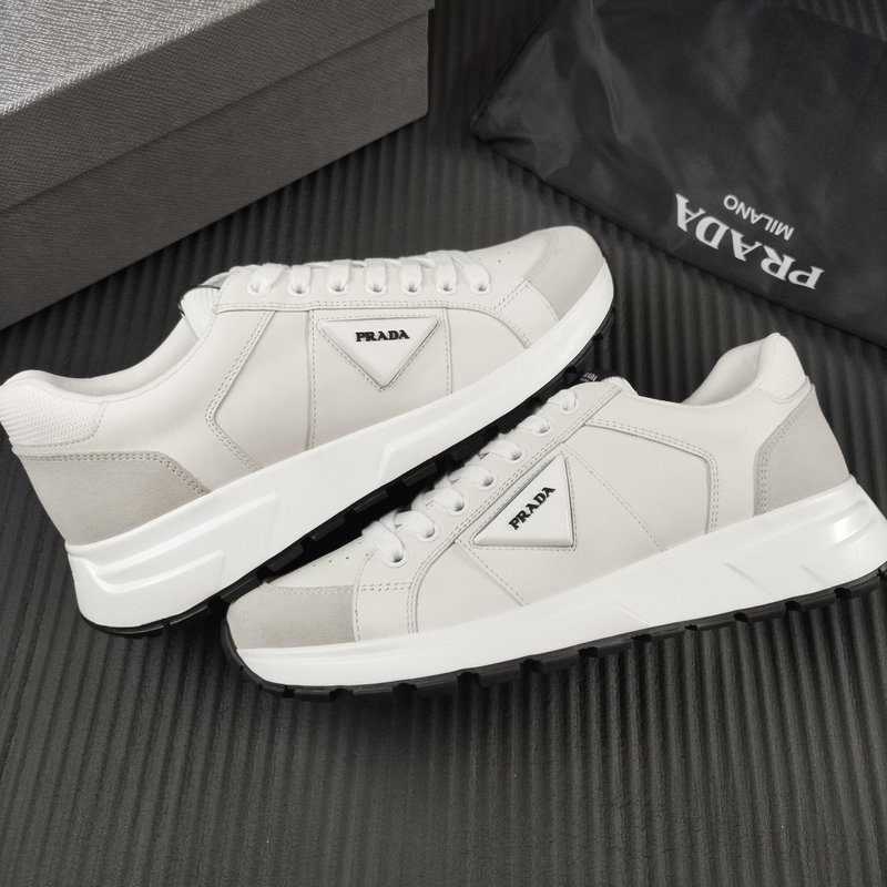 PRADA 프라다 화이트 가죽 모델 001-179657