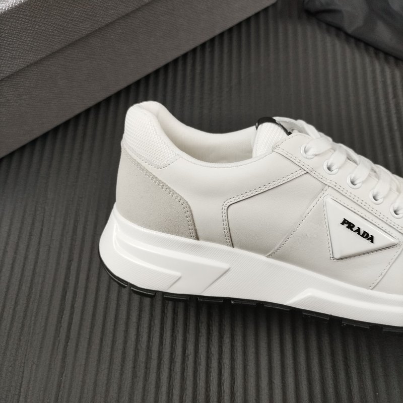 PRADA 프라다 화이트 가죽 모델 001-179657
