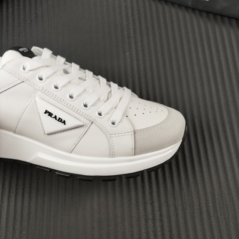 PRADA 프라다 화이트 가죽 모델 001-179657