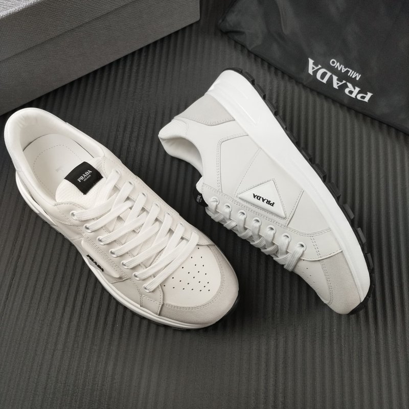 PRADA 프라다 화이트 가죽 모델 001-179657