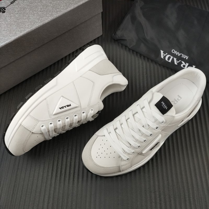 PRADA 프라다 화이트 가죽 모델 001-179657