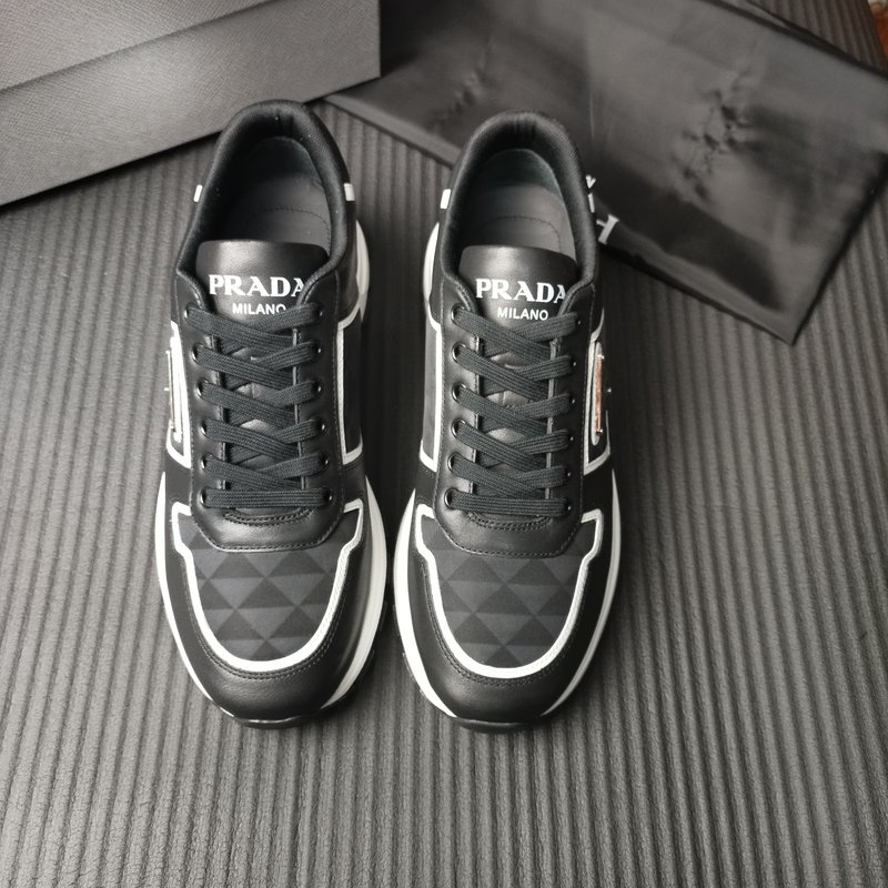 PRADA 프라다 신제품 블랙 화이트 상품 001-179659