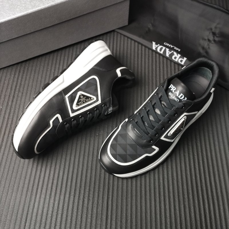 PRADA 프라다 신제품 블랙 화이트 상품 001-179659