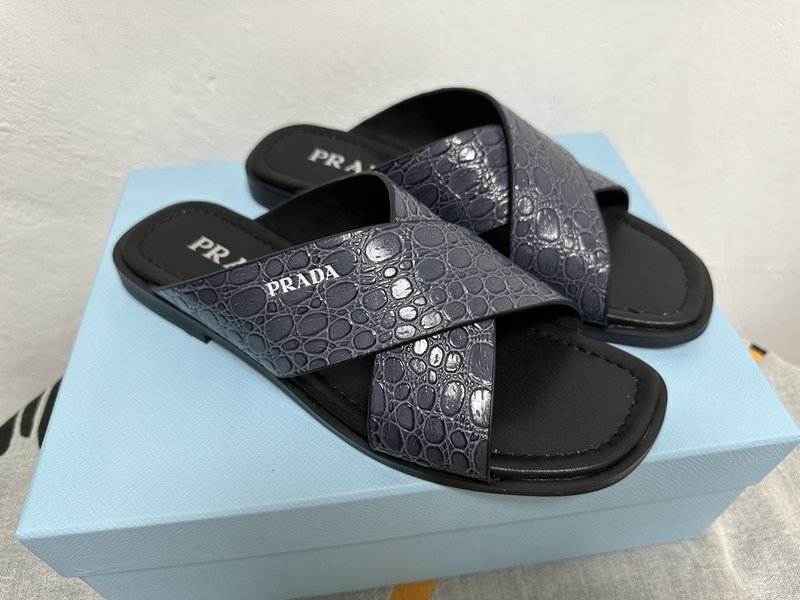 PRADA 프라다 남성 스톤 패턴 가죽 슬리퍼 001-179682