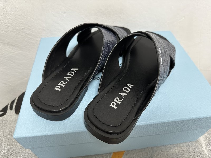 PRADA 프라다 남성 스톤 패턴 가죽 슬리퍼 001-179682