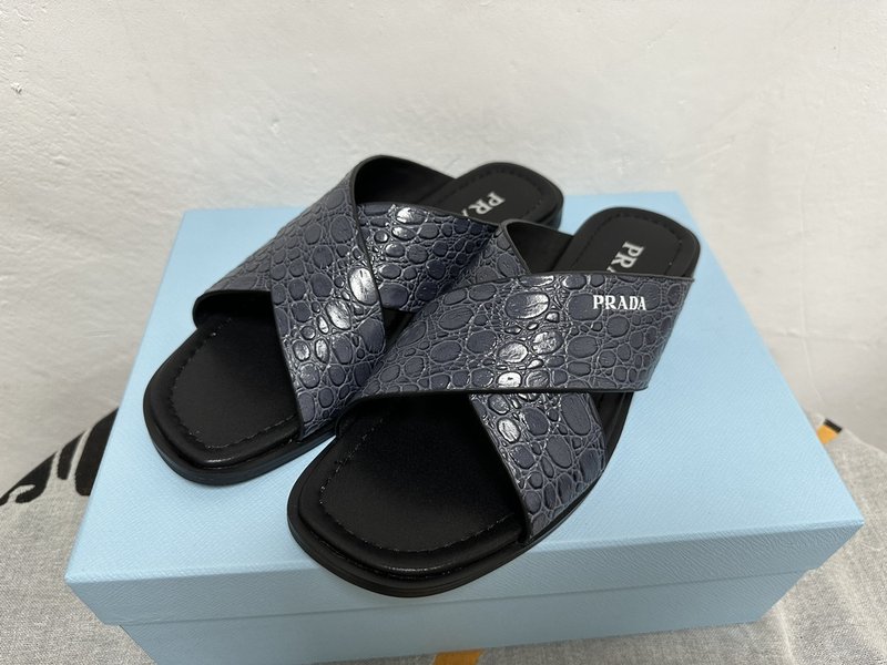 PRADA 프라다 남성 스톤 패턴 가죽 슬리퍼 001-179682