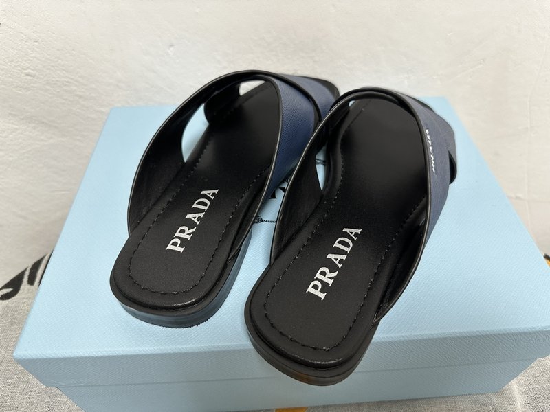 프라다 남성 야자무늬 가죽 슬리퍼 001-179683