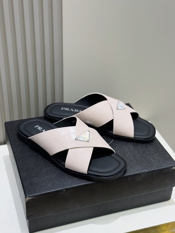 Prada 사피아노 가죽 슬리퍼 001-179746