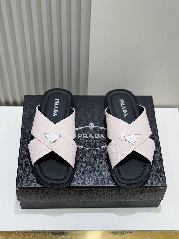 Prada 사피아노 가죽 슬리퍼 001-179746