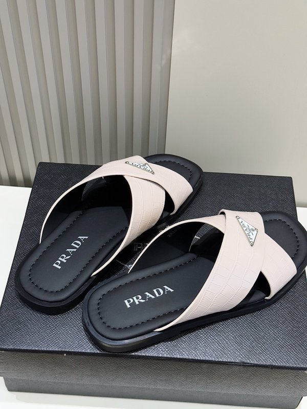 Prada 사피아노 가죽 슬리퍼 001-179746