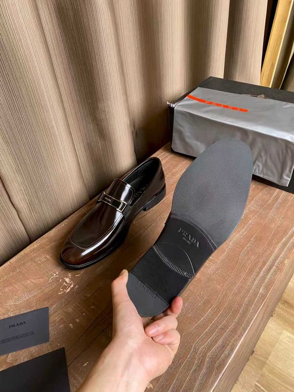 PRADA 남성 핸드 러브드 가죽 구두 001-179915