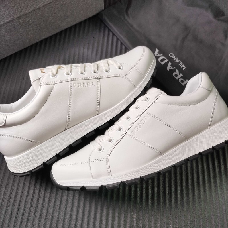 PRADA 화이트 레저 스니커즈 001-180004