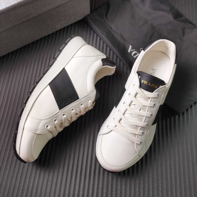 PRADA 프라다 클래식 블랙 화이트 스니커즈 001-180005
