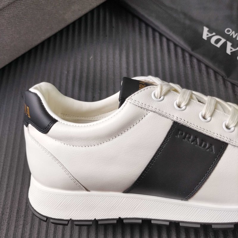 PRADA 프라다 클래식 블랙 화이트 스니커즈 001-180005
