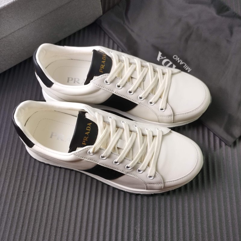 PRADA 프라다 클래식 블랙 화이트 스니커즈 001-180005