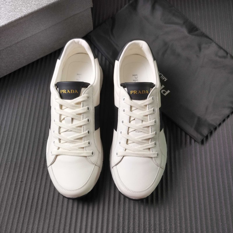 PRADA 프라다 클래식 블랙 화이트 스니커즈 001-180005
